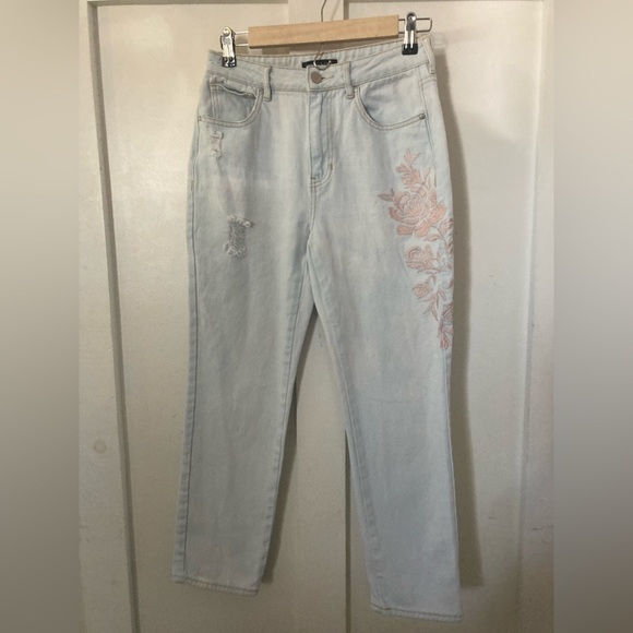 Kendall & Kylie Denim - Kendall & Kylie roses embroidered jeans light wash distressed size 25
